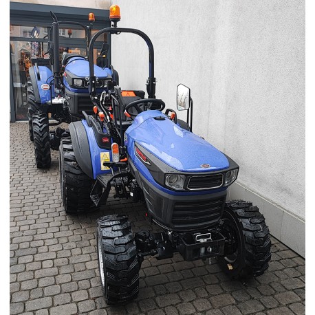 Farmtrac 26 4WD to ciągnik kompaktowy zaprojektowany z myślą wykorzystywania go przy drobnych pracach rolniczych, komunalnych, w